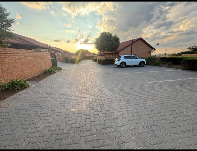 2 BEDROOM TOWNHOUSE FOR SALE IN THE REEDS